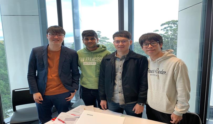In May and November 2019, the team went to the University of New South Wales and the University of Wollongong in Australia for academic exchanges. Above right: the host and three doctoral students in May and the University of New South Wales Prof. . Kumar exchange. Above left: The host and three doctoral students went to the University of Wollongong for exchanges in May.