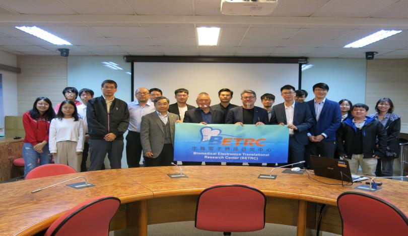 Prof. Gordon Wallace and Dr. Johnson Chung from University of Wollongong, Australia came to Taiwan
Guide the 3D cell printing technology of this project (2019/11/19).